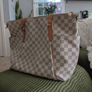 Louis Vuitton: Azur Damier Totally MM